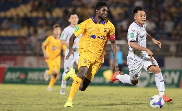 SLNA chia tay ngoại binh